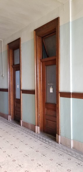 More Photos Of 302 S Broadway Ave, Albert Lea Storefront Retail Office For Sale