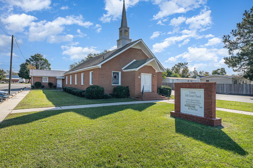 Primary Photo Of 178 Railroad st, Coats Religious Facility For Sale