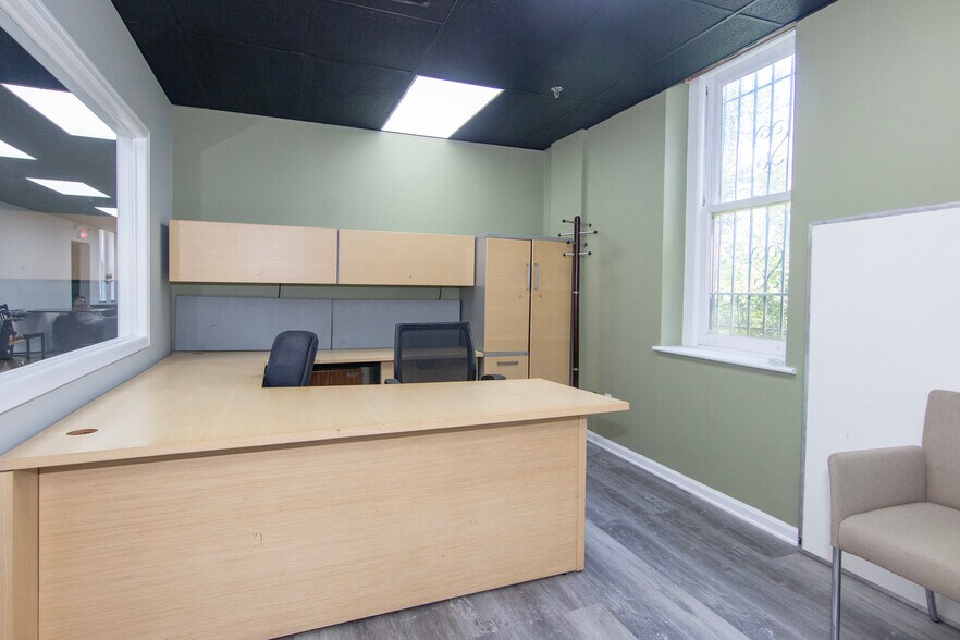 More Photos Of 30-07 39th Ave, Long Island City Office For Lease