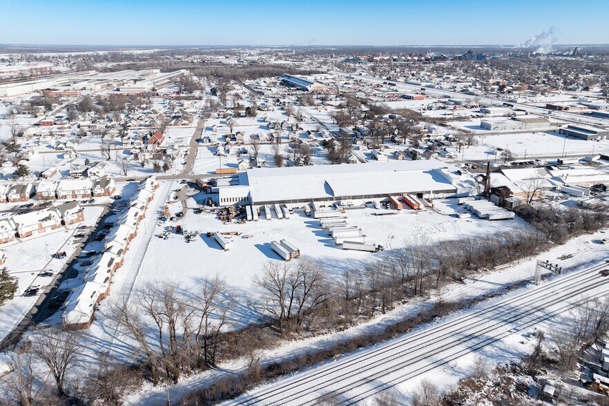 More Photos Of 1200 Bissell St, Venice Warehouse For Sale