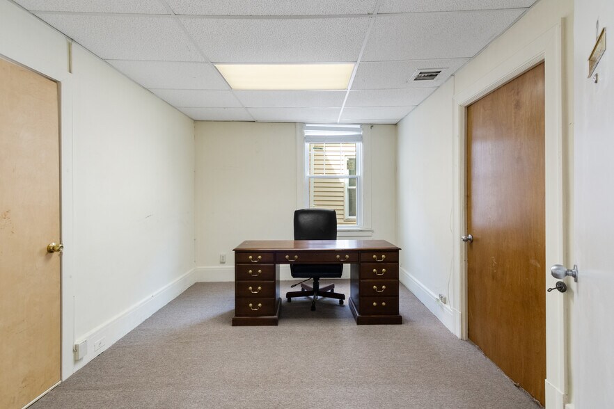 More Photos Of 3-5 Audrey Ave, Oyster Bay Storefront Retail Office For Lease