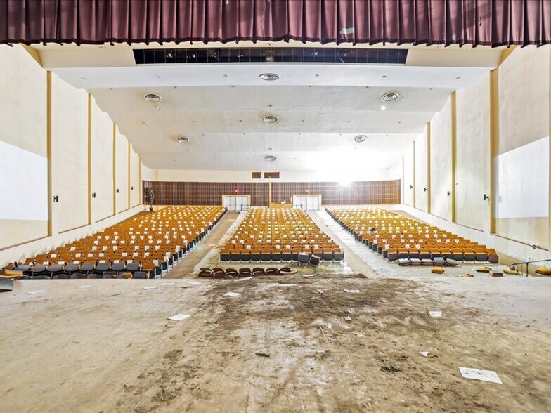 More Photos Of 1819 Spring St, Palestine Specialty For Sale