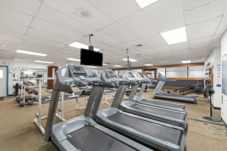 More Photos Of 985 Newmark Ave, Coos Bay Health Club For Sale