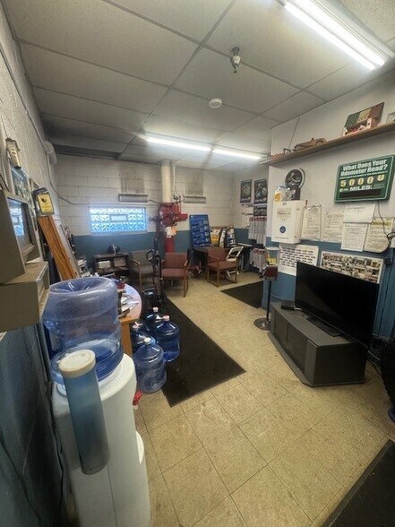 More Photos Of 1512 Main St, Buffalo Auto Repair For Sale