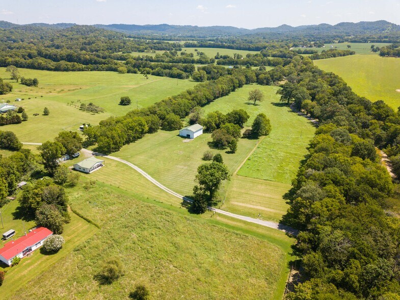 More Photos Of 1201 Old Hopewell Rd, Castalian Springs Showroom For Sale