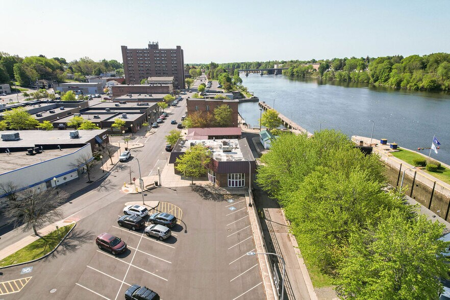 More Photos Of 24 S First St, Fulton Restaurant For Sale