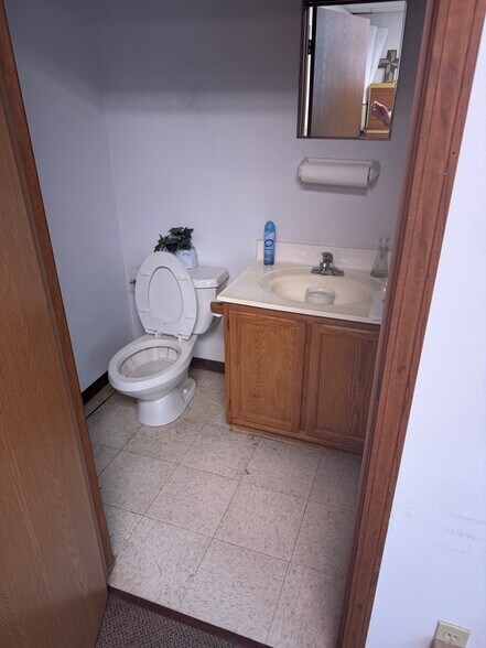More Photos Of 300 Matthews Ln, Sikeston Flex For Sale