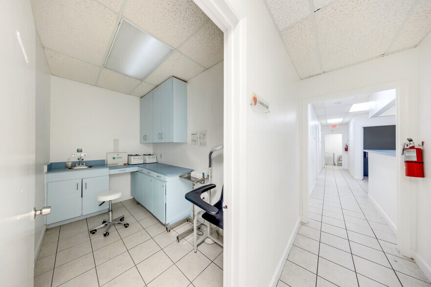 More Photos Of 700 E 1st Ave, Hialeah Medical For Lease