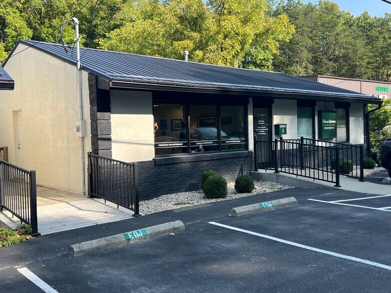 More Photos Of 1522 Oakhurst Dr, Charleston Office For Sale