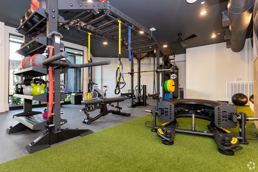 More Photos Of 930 W Mallard Creek Church Rd, Charlotte Apartments For Lease