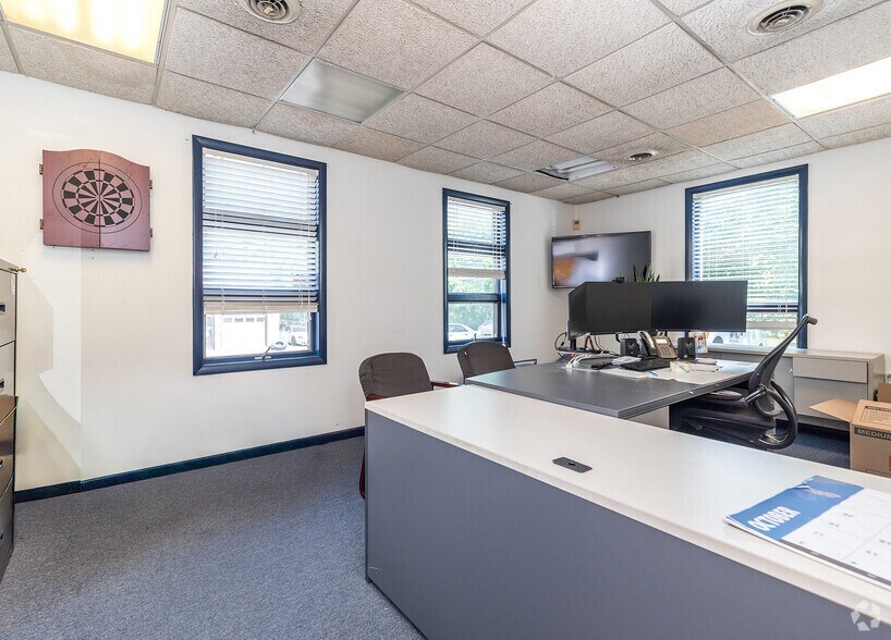More Photos Of 1454 Bethlehem Pike, North Wales Storefront Retail Office For Lease