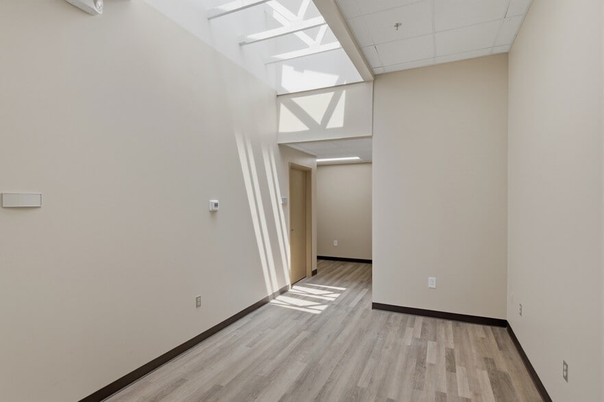 More Photos Of 421 Main St, Franklin Storefront Retail Office For Lease