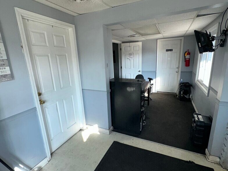 More Photos Of 13400 Gratiot Ave, Detroit Auto Dealership For Sale