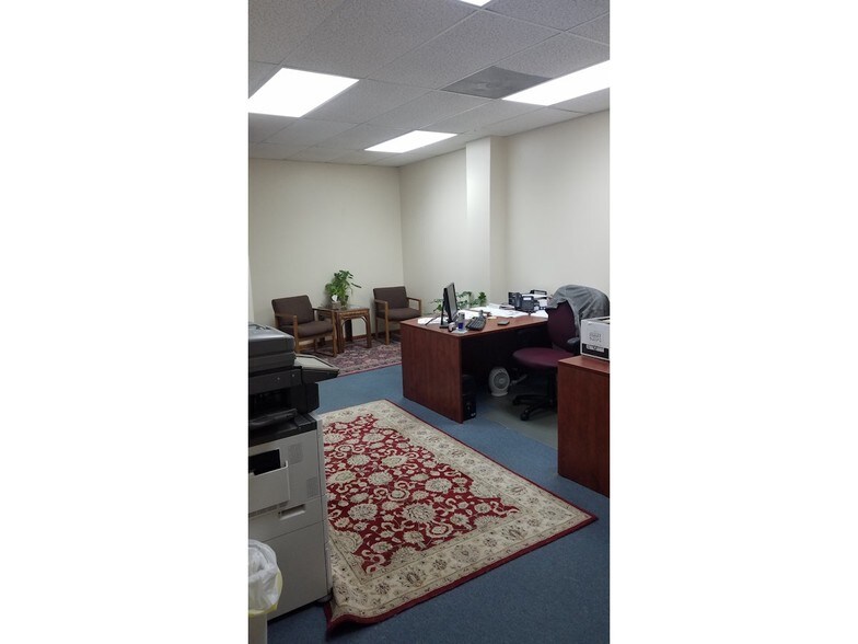 More Photos Of 4010-4016 S Lynn Ct, Independence Medical For Lease