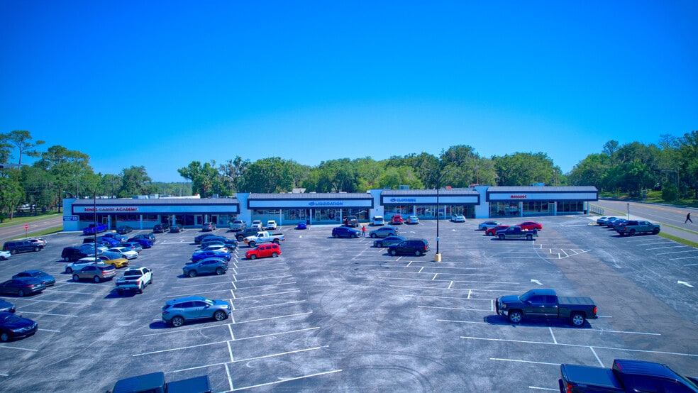 Primary Photo Of 650-698 S Broad St, Brooksville Unknown For Lease