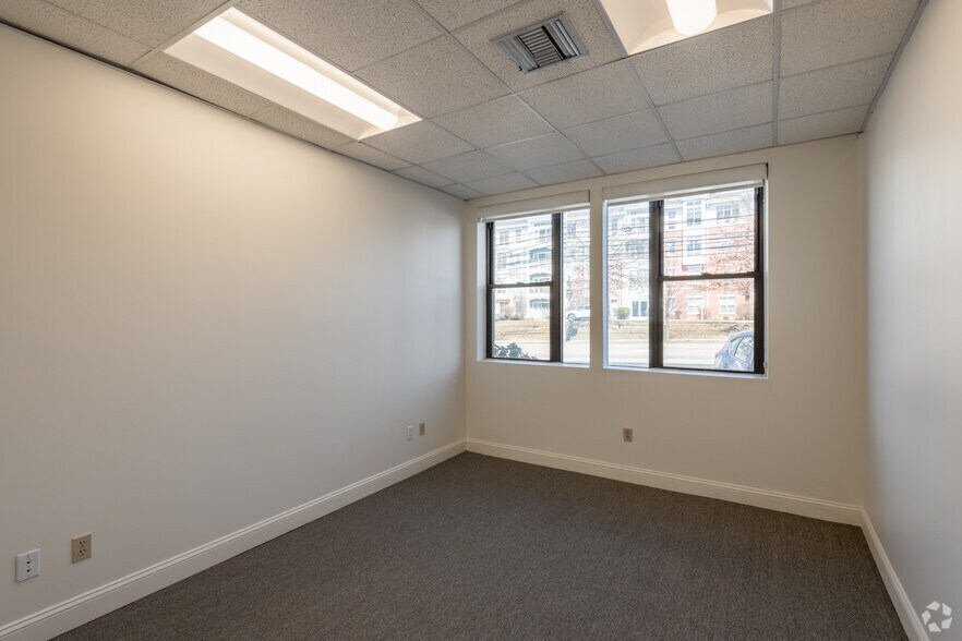 More Photos Of 600 Pleasant St, Watertown Medical For Lease