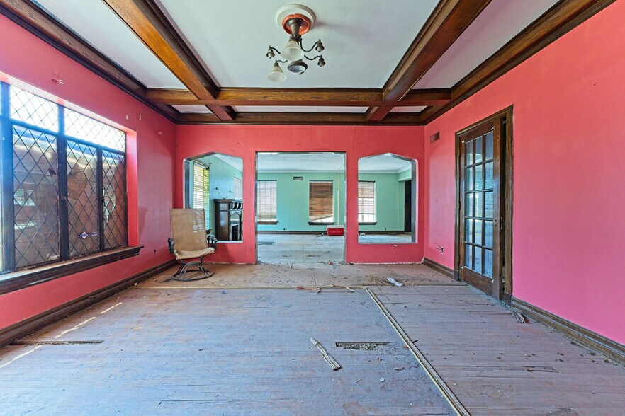 More Photos Of 400 SW 28th St, Oklahoma City Specialty For Sale