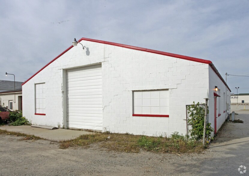 More Photos Of 741 Mike McCarthy Way, Green Bay Light Manufacturing For Sale