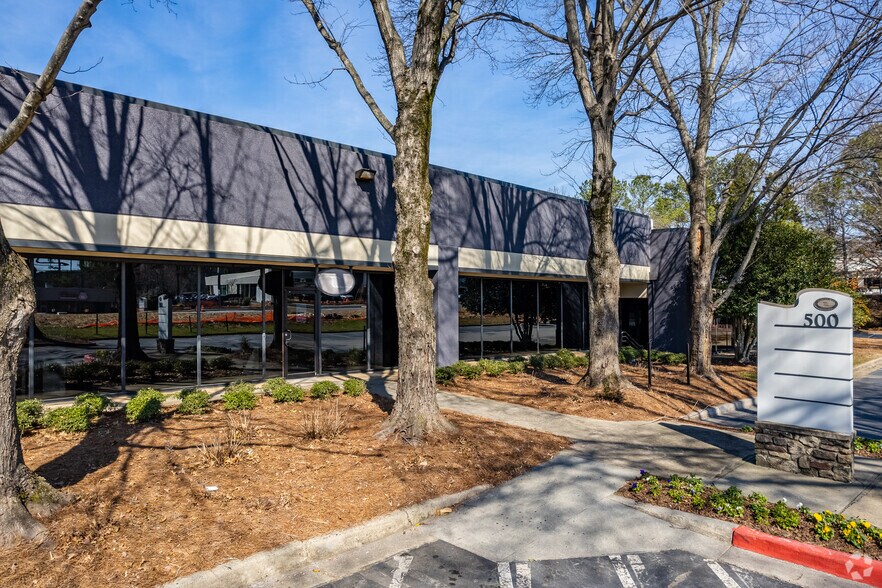 More Photos Of 7840 Roswell Rd, Sandy Springs Unknown For Lease