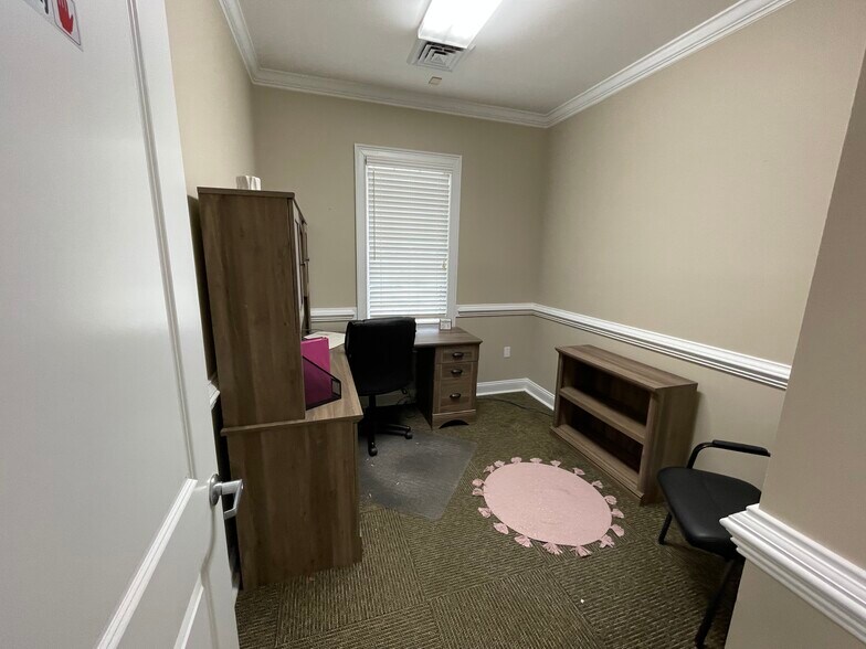 More Photos Of 1611 Flora Ave, Burlington Healthcare For Lease