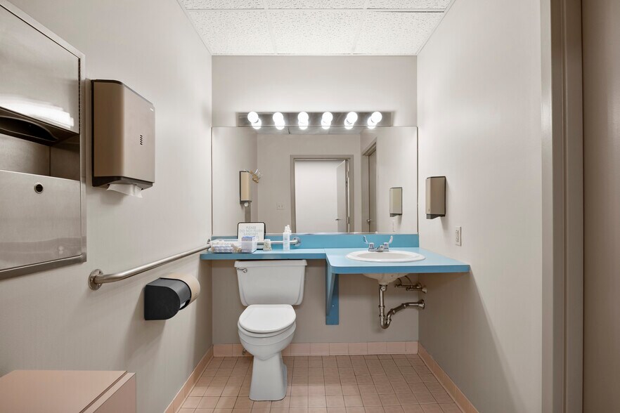 More Photos Of 2 Chelsea Pl, Clifton Park Medical For Sale