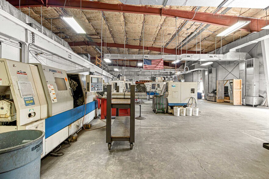 More Photos Of 1031 NE 16th St, Ocala Manufacturing For Sale