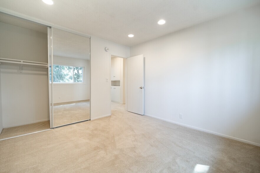 More Photos Of 780 Earlham St, Pasadena Apartments For Sale
