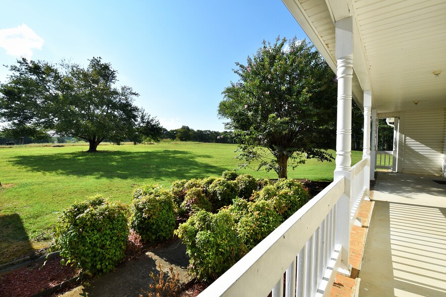 More Photos Of 10674 Wall Triana Hwy, Toney Hospitality For Sale