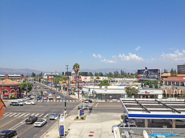 More Photos Of 18471-18477 Ventura Blvd, Tarzana Freestanding For Lease