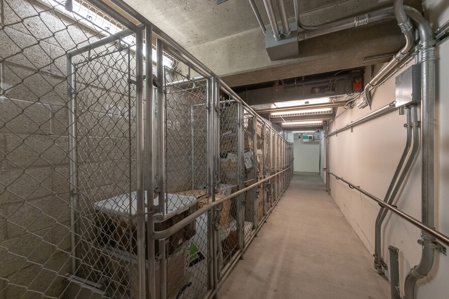 More Photos Of 1300 Highland Ave, Manhattan Beach General Retail For Sale