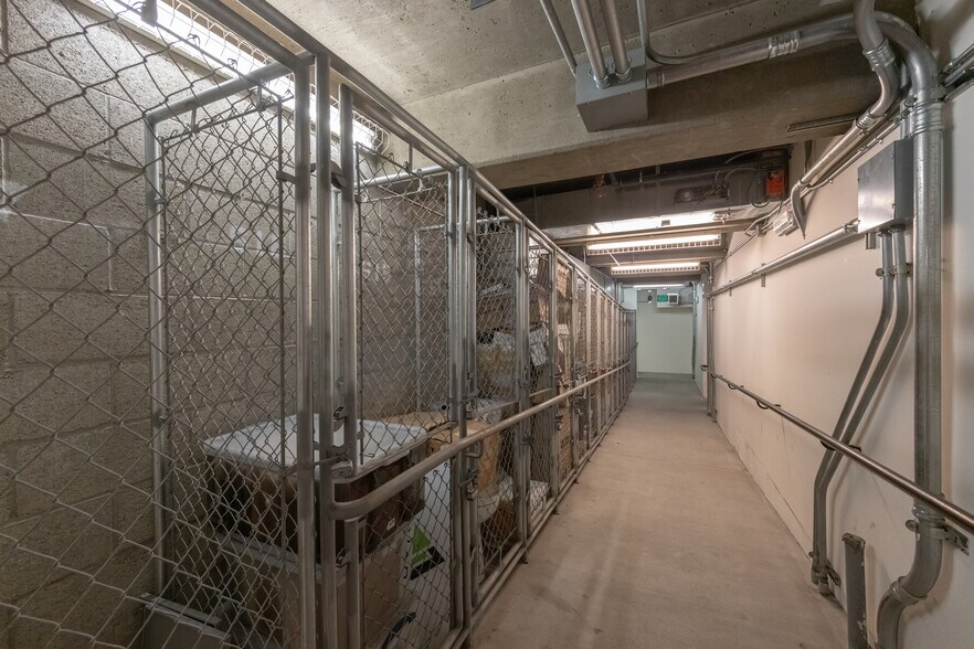 More Photos Of 1300 Highland Ave, Manhattan Beach General Retail For Sale