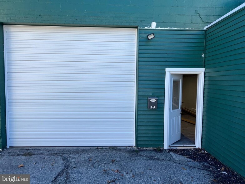 More Photos Of 1880 W Market St, York Storefront Retail Office For Sale