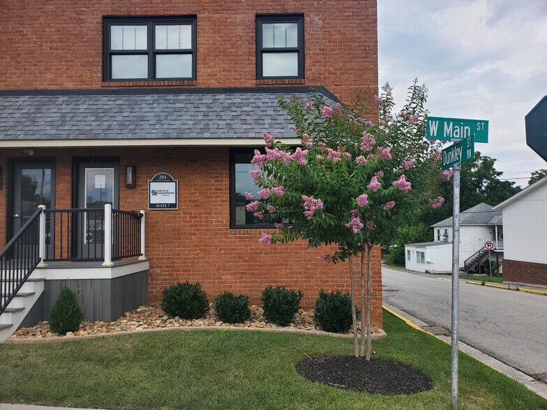 More Photos Of 207 W Main St, Christiansburg Office For Lease