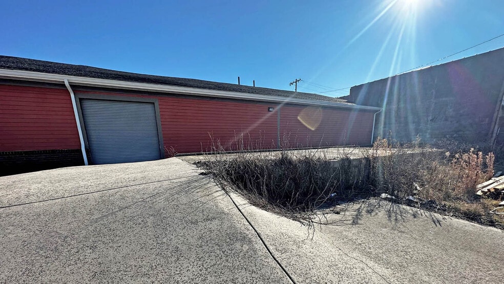 More Photos Of 827 N Raleigh St, Greensboro Warehouse For Lease