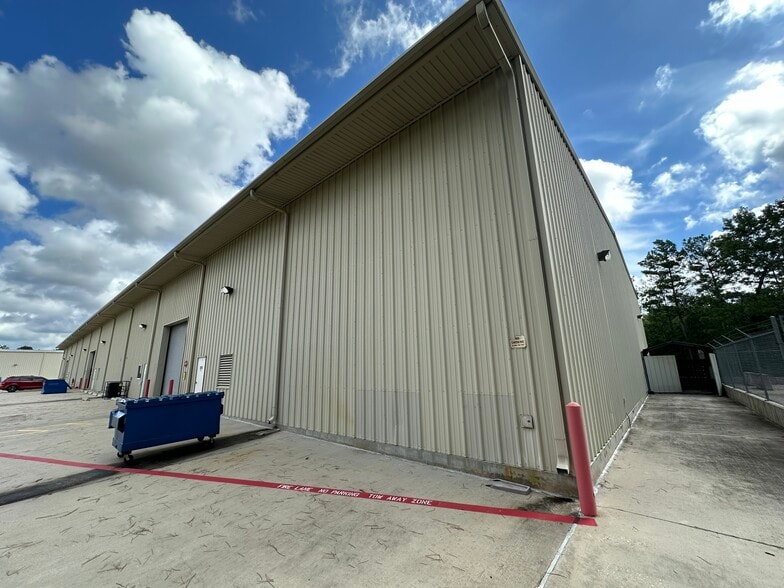 More Photos Of 1209-1215 N FM 3083 Rd E, Conroe Warehouse For Lease