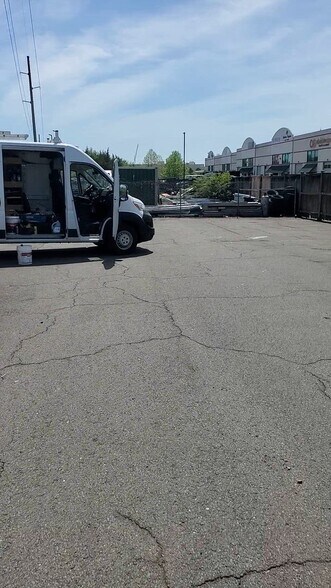 More Photos Of 11900 Livingston Rd, Manassas Warehouse For Lease