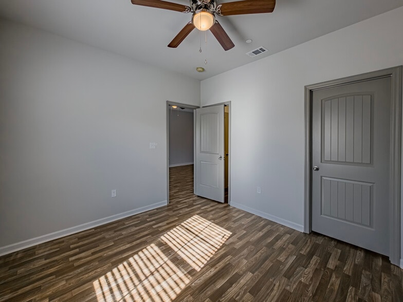 More Photos Of 1604 Lankford Dr, Valdosta Apartments For Sale