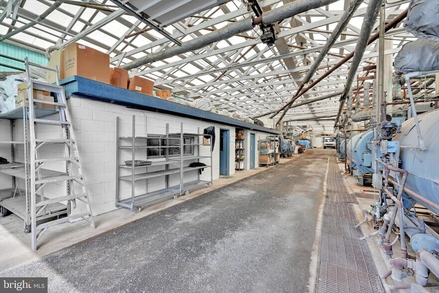 More Photos Of 501 W Washington Ave, Myerstown General Retail For Sale