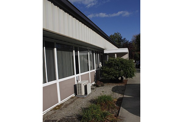 More Photos Of 179 Commerce St, Williston Flex For Sale