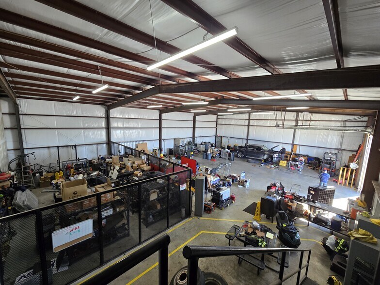 More Photos Of 316 Ezell Dr, DeSoto Warehouse For Lease