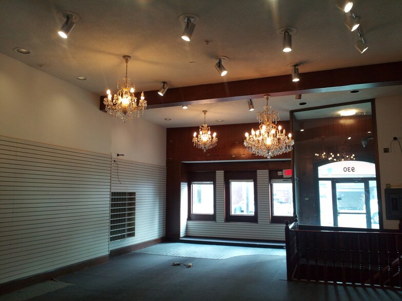 More Photos Of 930 Hennepin Ave, Minneapolis Storefront Retail Office For Sale