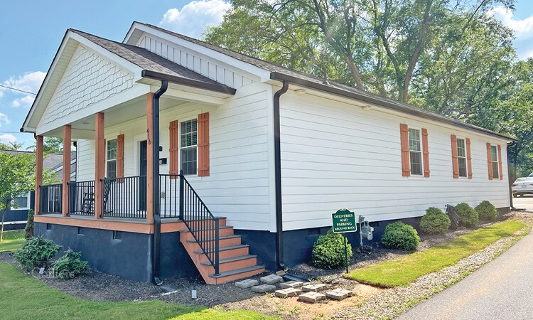 More Photos Of 416 SE Main St, Simpsonville Office For Sale