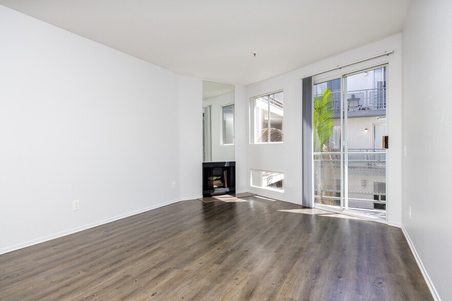 More Photos Of 1443 N Fuller Ave, Los Angeles Apartments For Sale