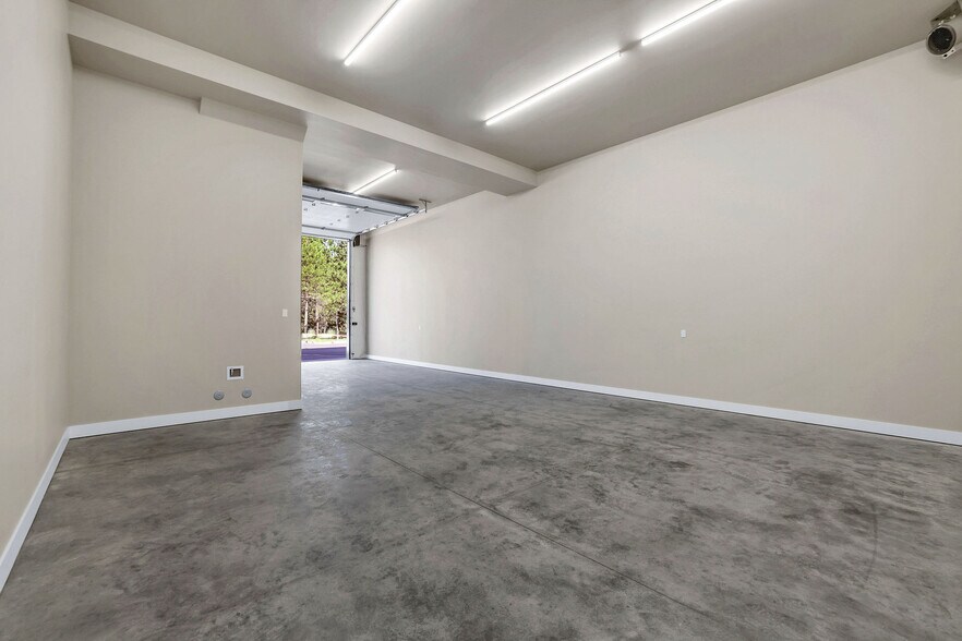 More Photos Of 217 Simmons St, Mccall Showroom For Sale