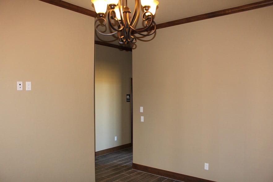 More Photos Of 17236 N May Ave, Edmond Office For Sale
