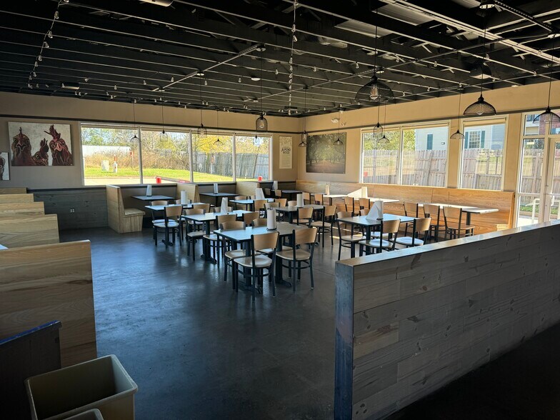 More Photos Of 2408 S 1st St, Lufkin Restaurant For Lease