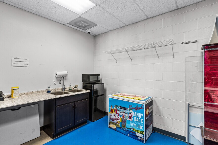 More Photos Of 1415 W US Highway 50, Pueblo Freestanding For Sale