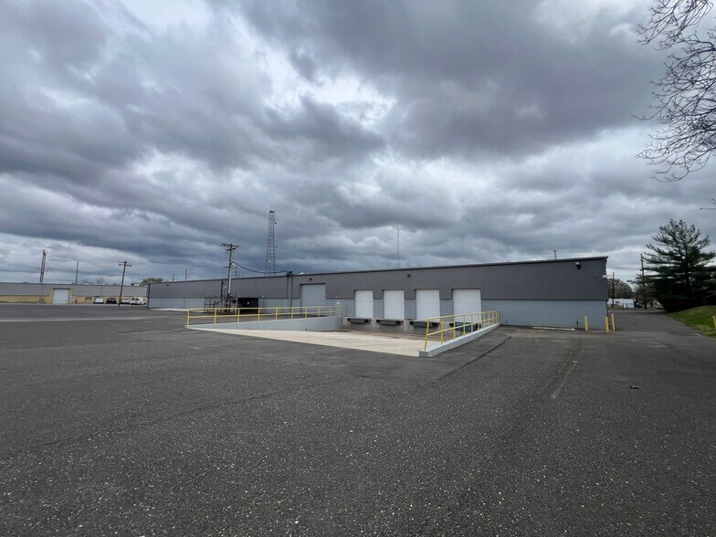 More Photos Of 6901 N Crescent Blvd, Pennsauken Warehouse For Lease