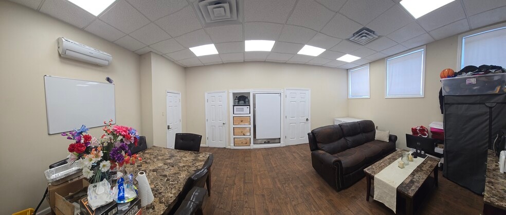 More Photos Of 111 Albany Ave, Freeport Manufacturing For Sale