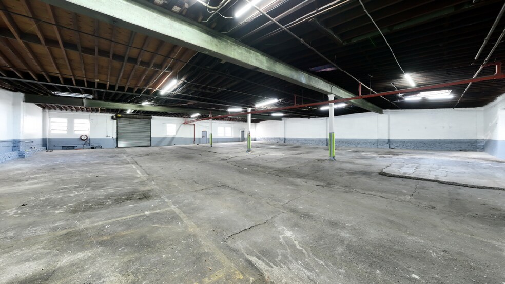 More Photos Of 1030 Freeman St, Bronx Warehouse For Lease